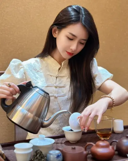 上海品茶交友-夜生活娱乐-同城聚会指南：解锁魔都社交新方式 🌃
